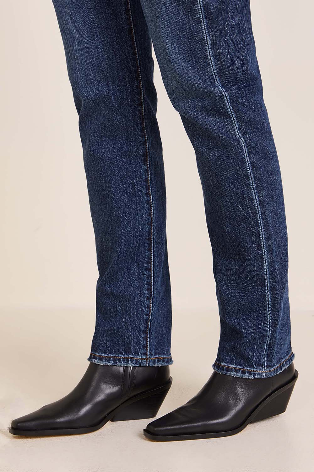 תמונת כל הלוק של מגפי בוקרים